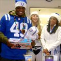 VIDEO | Indianapolis Coltsi mängijad ja tantsutüdrukud laulsid jõululaule vähihaigetele lastele