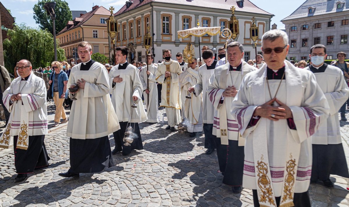 Kirikliku püha tähistamine Varssavis 4. juunil .  