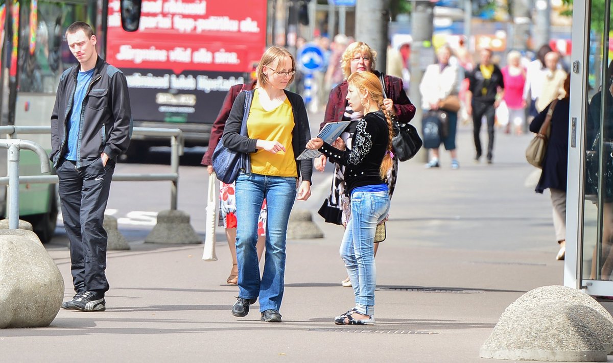 Annetusekorjajad Tallinnas. Foto on illustreeriv.