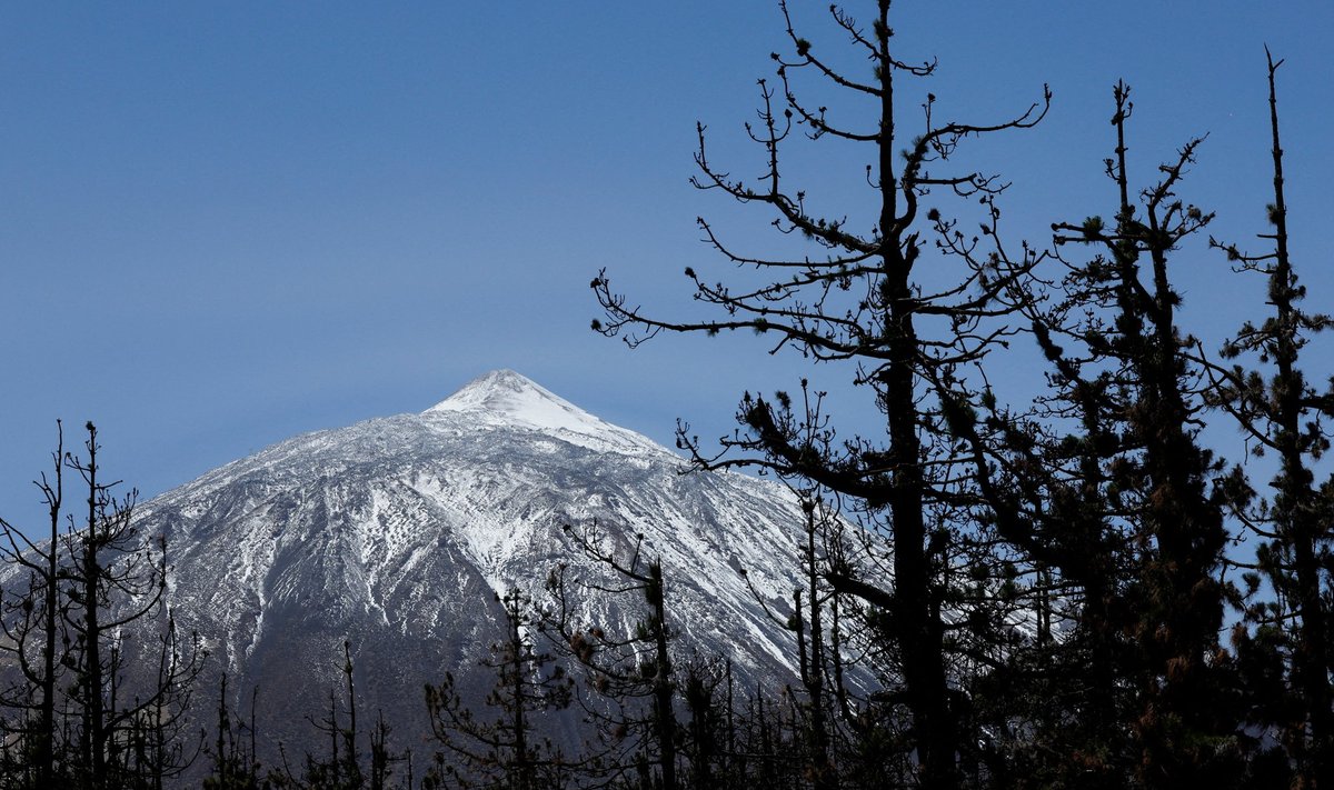 Taamal kihtvulkaan Teide, mille naabrusesse hetkel ilmaolude tõttu minna ei tohi. Keeldu eiranud kahte inimest ootab ilmselt rahatrahv.