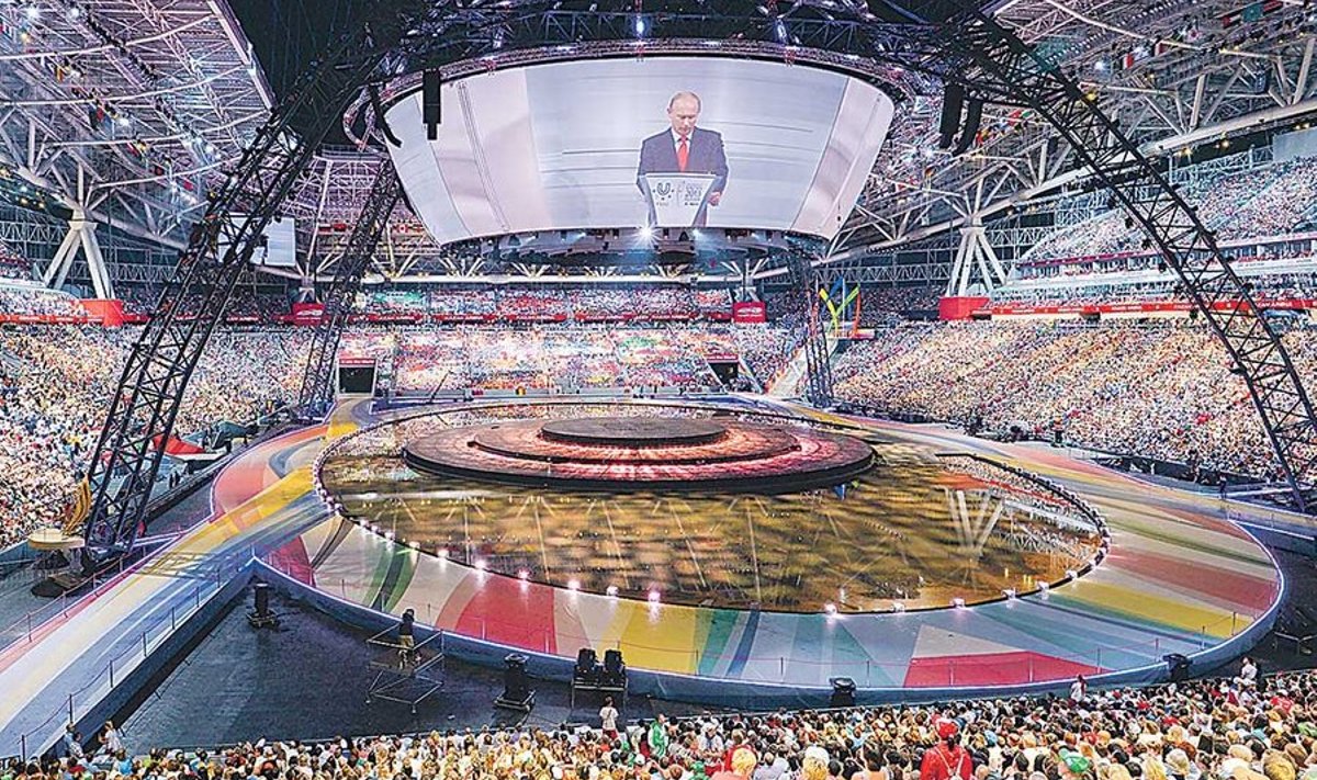 Universiaadi avatseremoonia ei jäänud alla olümpiamängude omale. Mängud juhatas oma kõnega sisse president Putin isiklikult.