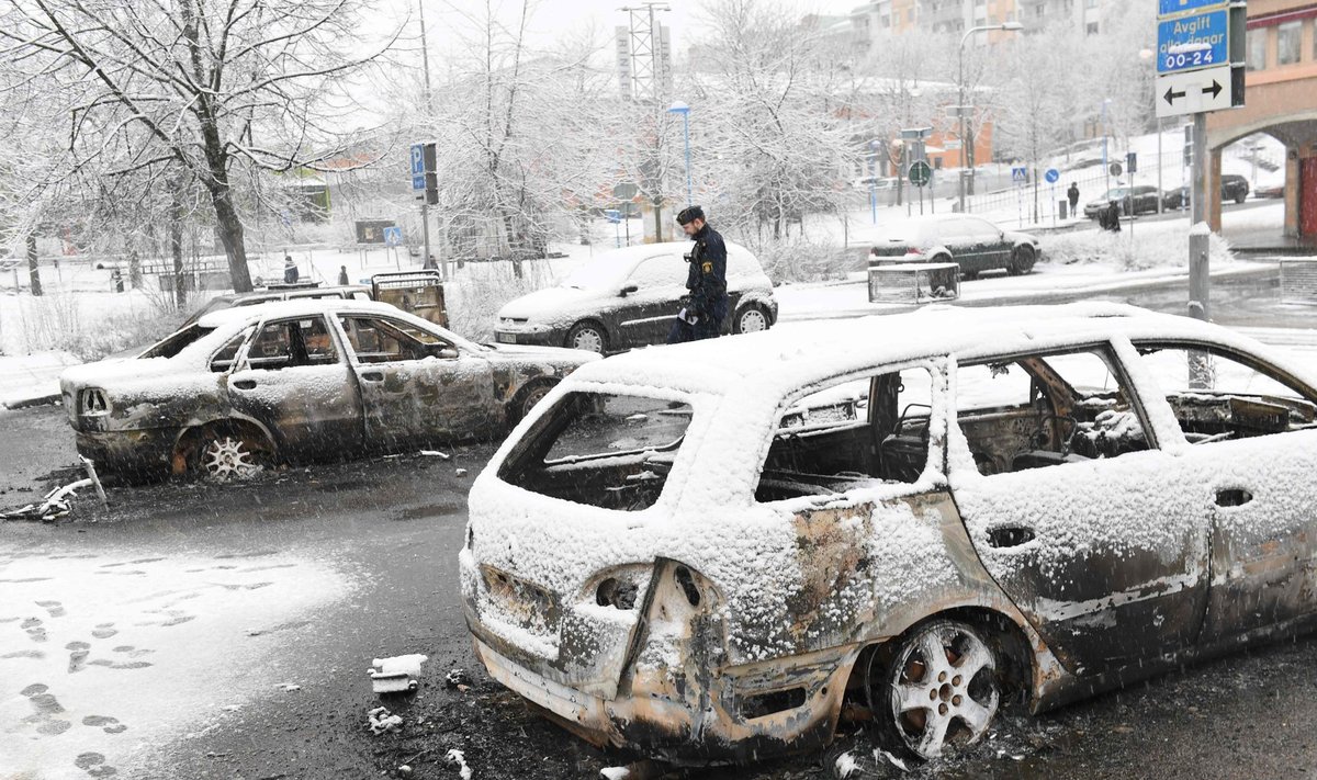 Rinkeby asumis toimusid viimati jõukude kokkupõrked politseiga veebruari lõpus. Süüdati mõned autod ja löödi sisse poodide aknaid.