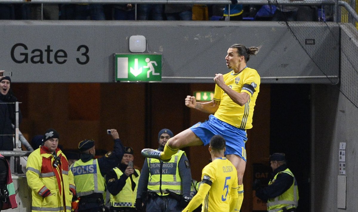 Zlatan Ibrahimovic väravat tähistamas