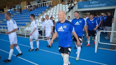 Murujalgpalli mängis Peet Lainevool pika-pika pausi järel sel suvel, kui Eesti-Soome 100+ maavõistluse raames Pärnu veteranid FC Kiffen KKI45-le 1 : 6 alla vandusid.