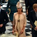 FOTOD: Kate Middleton näitas beebikõhtu virsikukarva kostüümis