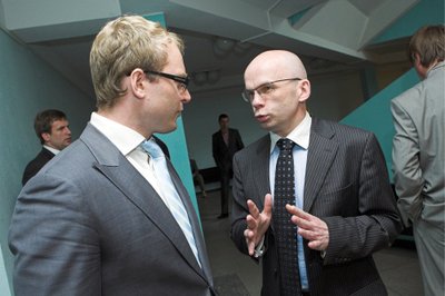 Vandeadvokaat Allar Jõks ei näe konkureerivate klientide nõustamises huvide konflikti ega pidanud vajalikuks klienti sellest teavitada.