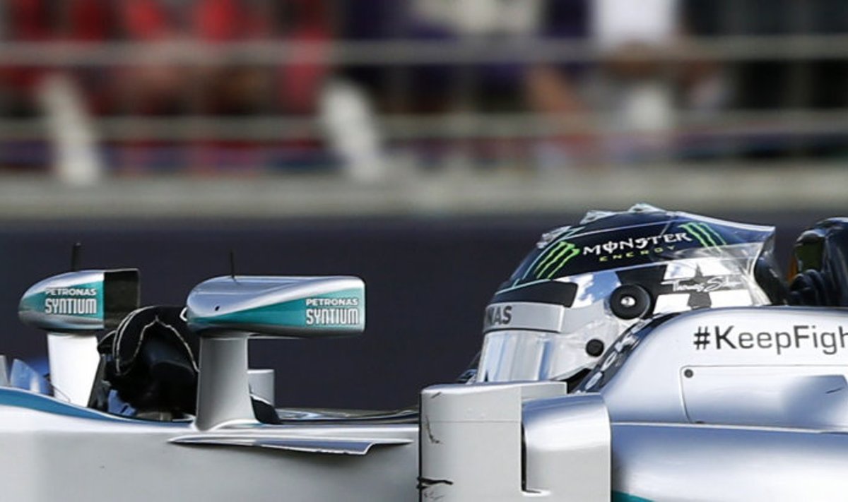 Nico Rosberg avaldas toetust märksa kuulsamale Saksa vormelisõitjale, siiani haiglaravil viibivale Michael Schumacherile. 