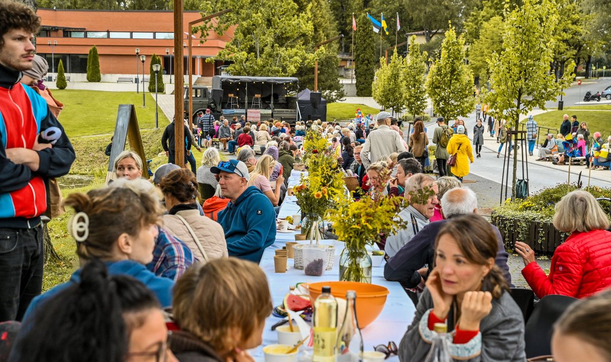 Viljandi sünnipäeva tähistamine Vana-Vaksali tänaval