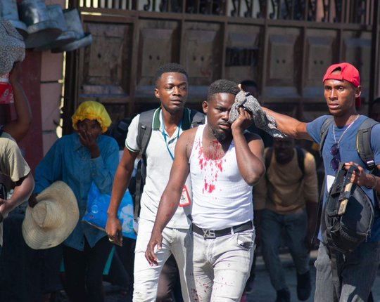 ÜLEVAADE | „Linn on vangla!“ Haiti ajakirjanikud riskivad iga päev oma eluga, et paljastada jõuguvägivalda