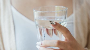 Tumedad silmaalused ja keskendumisraskused? Põhjused miks peaksid kohvitassi asemel hoopis veeklaasi haarama