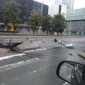 ФОТО | Пьяный водитель снес дорожный знак и скрылся. Задержать его помогли свидетели