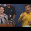 VIDEO | Ohtlik segadus: orkaan Irma pressikonverentsil esinenud viipekeele tõlk hoiatas vaegkuuljaid hoopis pizza eest