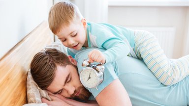 Unenõustaja: nii saad lapse samm-sammult kellakeeramisega kohanema!