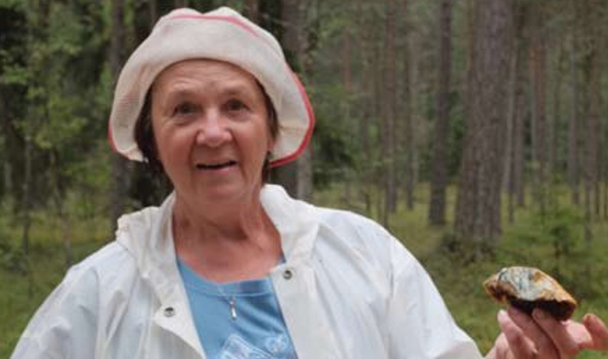Linda Viia soovitab metsa alt korjata teiste puravike seas sinipäkki, mille tunned ära selle järgi, et pärast jalalt või pooleks lõikamist tõmbub seene viljakeha sinakaks.