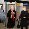 FOTOD: Evelin Ilves pääses lennujaamas napilt läbiotsimisest!