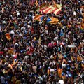 Kataloonia iseseisvuslased kutsuvad referendumipäeval rahumeelselt järjekorras seistes protestima