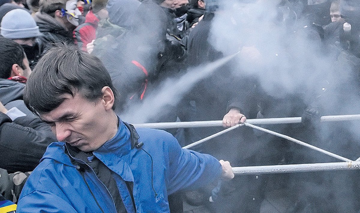Euromeelsete meeleavaldajate ja märulipolitsei kokkupõrked on Kiievis valitsushoone juures kestnud juba mitu päeva.