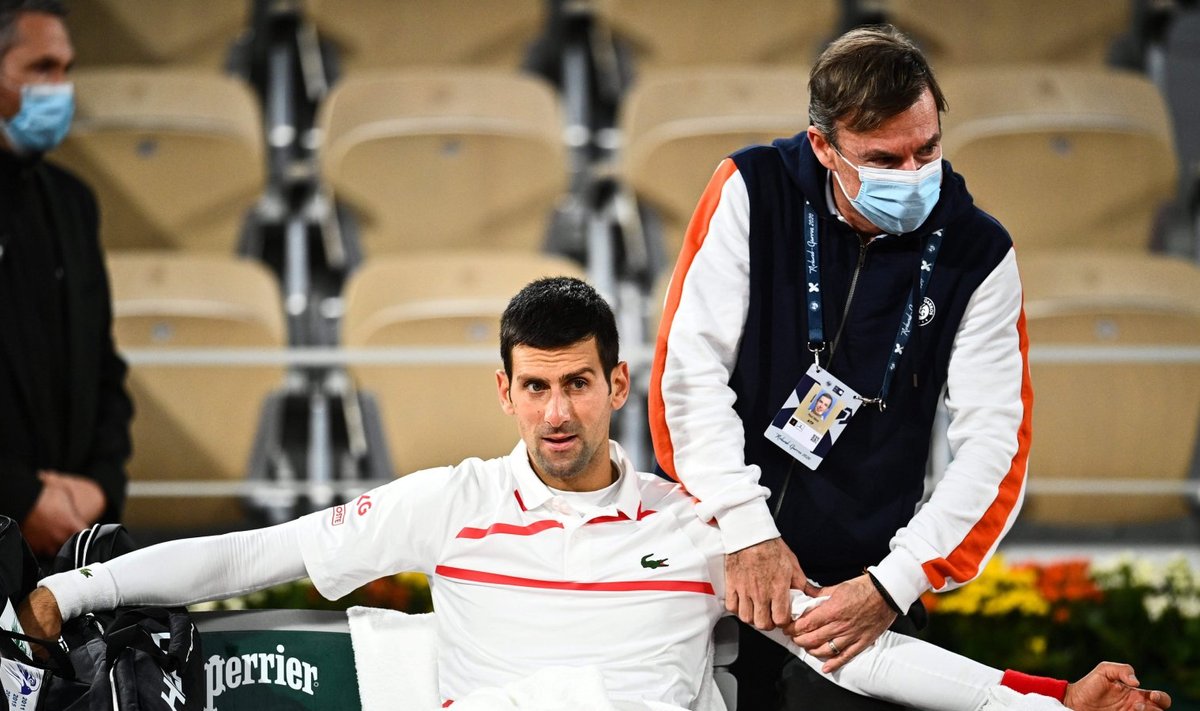 Novak Djokovic saab arstiabi