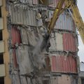 DELFI FOTOD: Park hotelli lammutamine pärsib täna öösel liiklust