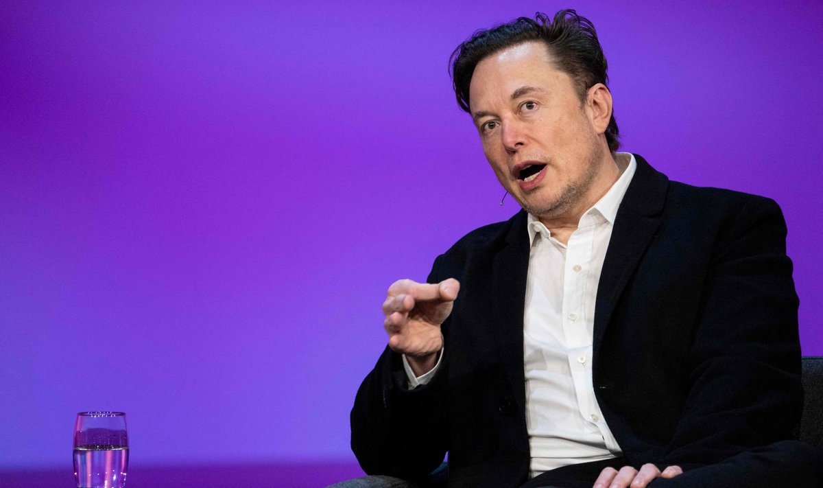 Elon Muski sõnul ei saa Bill Gatesi kliimaalast filantroopiat tõsiselt võtta, kui tal ta panustab mitme miljardi dollariga Tesla aktsia langusele.