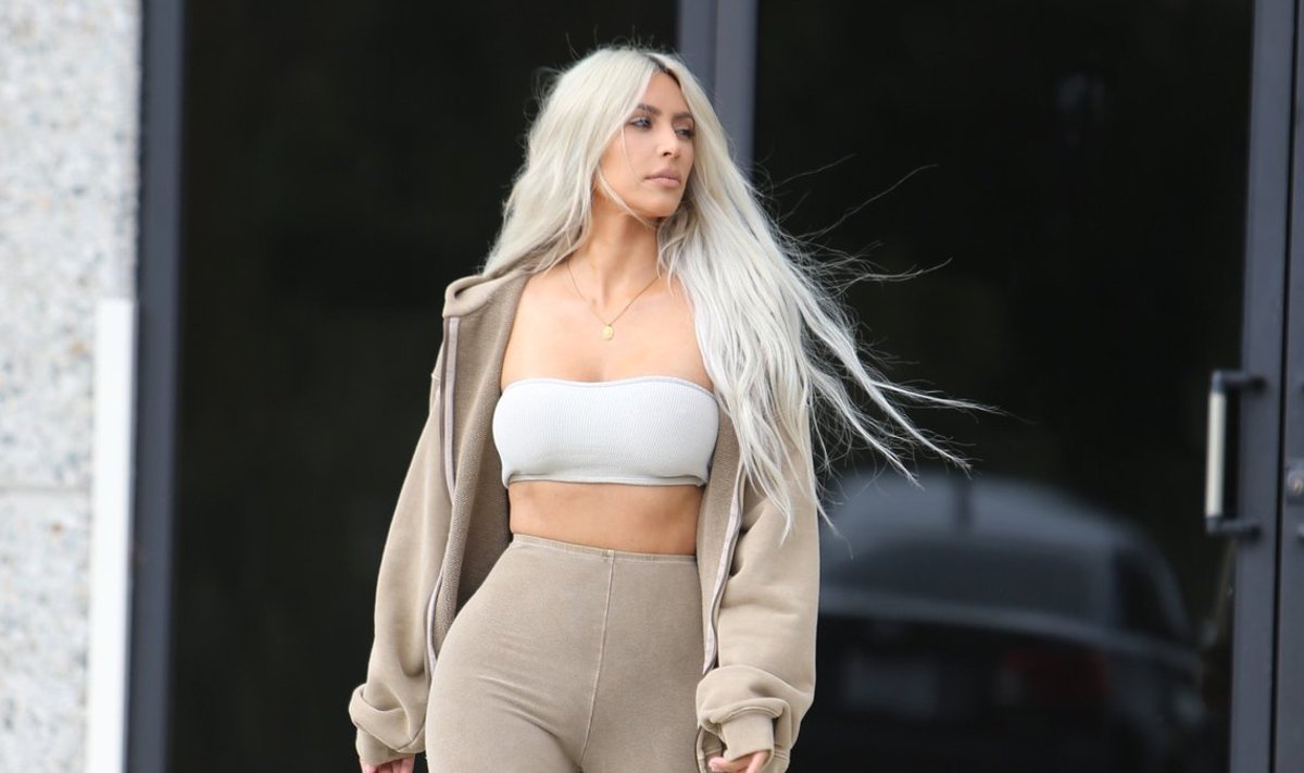 Kim Kardashian brändi Yeezy rõivastes