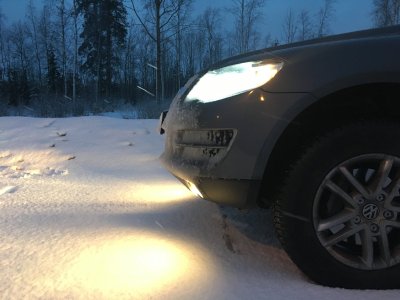 Väga tugev hele laik auto nina ees ei aita nähtavusele alati kaasa