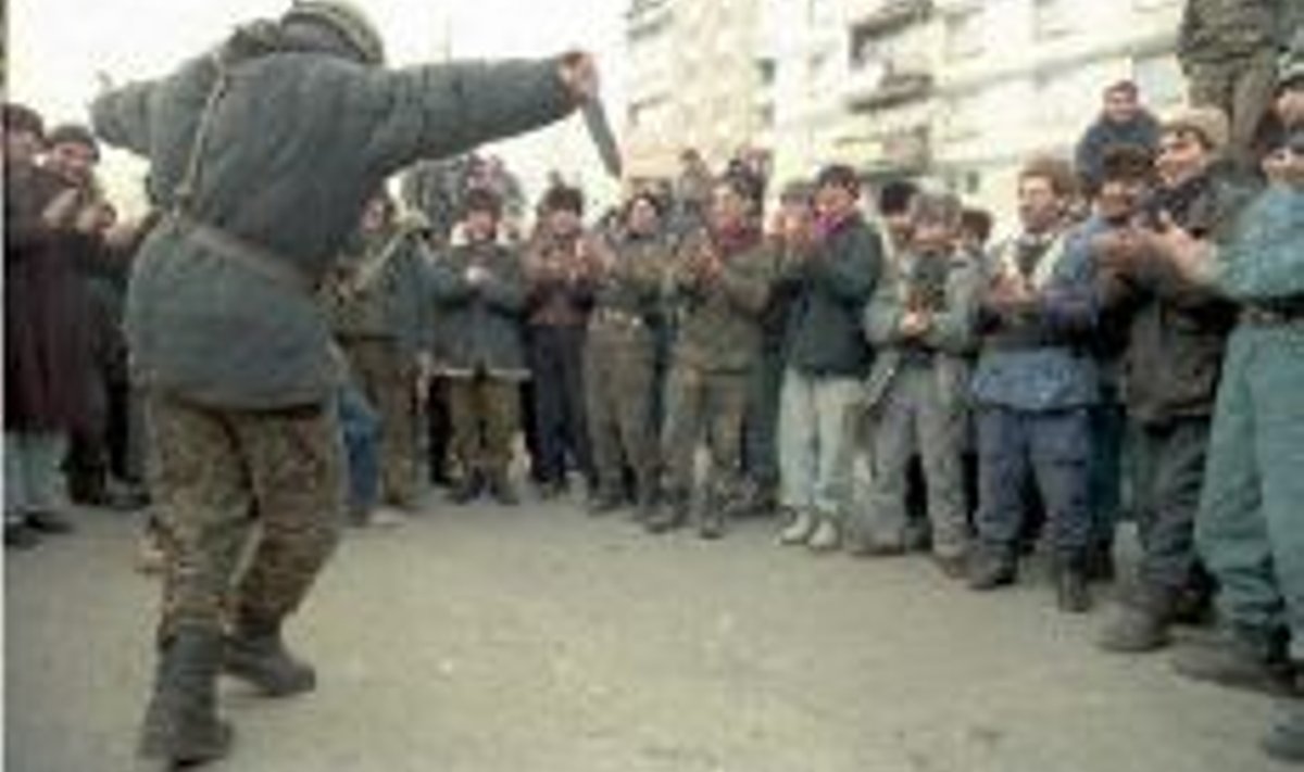 Tšetšeeni sõdur tantsib