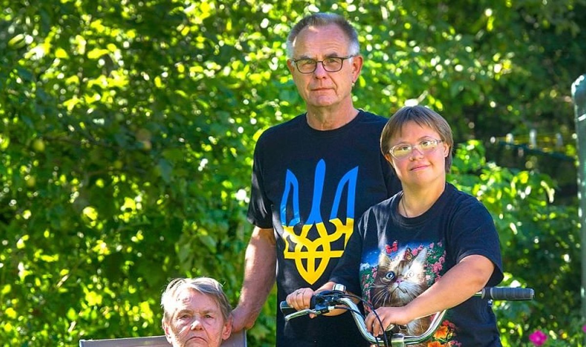 62aastane mereteadlane Ants Erm oma ema “ära anda” ei raatsi. 82aastane Marve Erm jäi haigeks 15 aastat tagasi, kui tal oli insult. Lisaks Marvele on perekonnas ka 25aastane Maarja, Antsu tütar esimesest abielust, kellel on Downi sündroom.