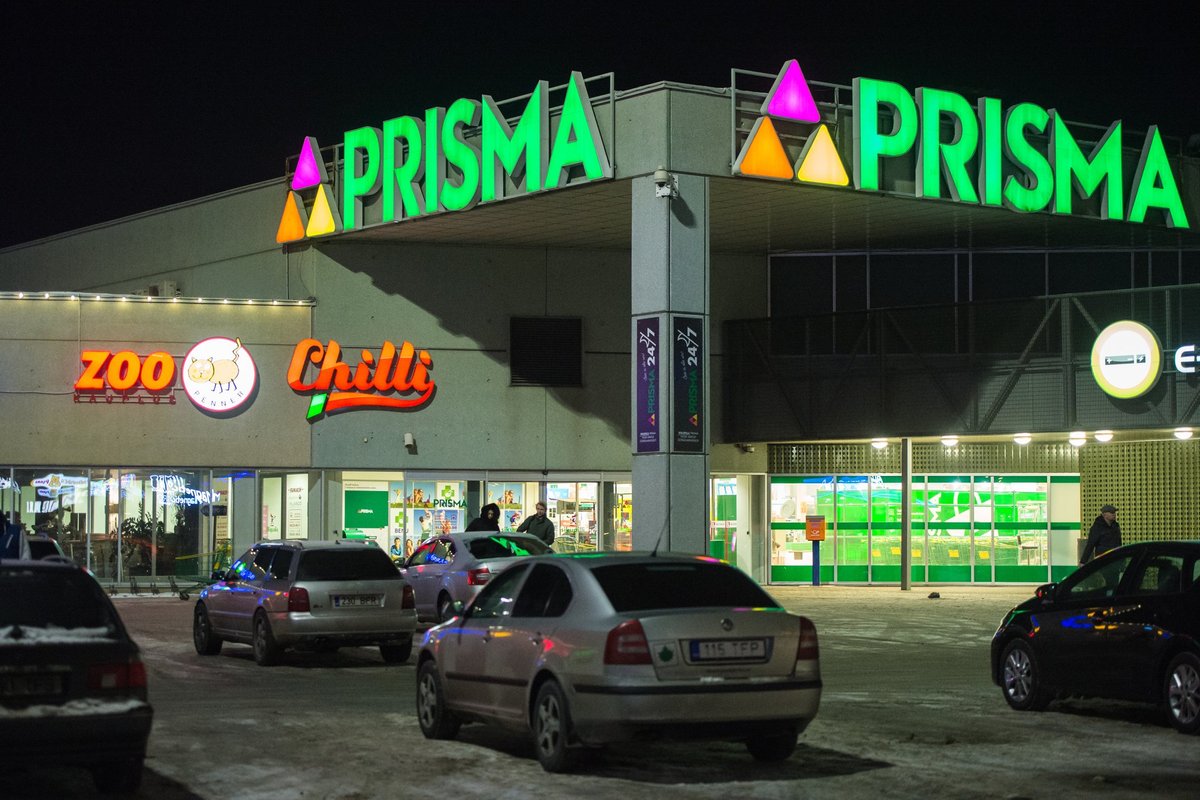 Не надо меня учить!“ Раздраженный сотрудник Prisma в приступе ярости разбил  телефон клиента - Delfi RUS