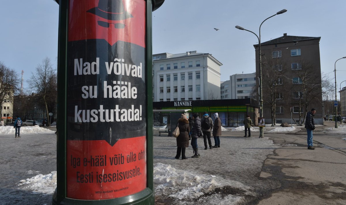 E-valimiste vastased plakatid Tallinnas 2013. aasta KOV-valimiste ajal.