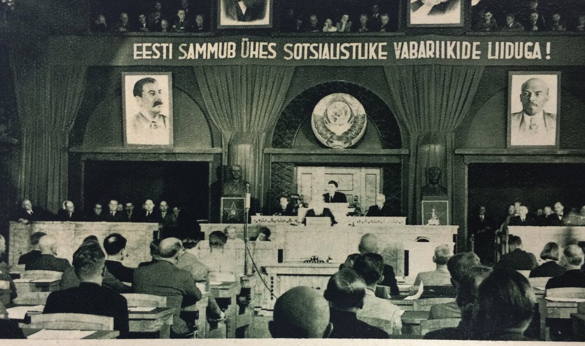 21. juulil hääletas riigivolikogu, kus olid enamuses kommunistid, Eesti nõukogude sotsialistlikuks vabariigiks.