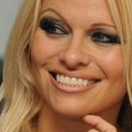 FOTOD: Pamela Anderson poolalasti moelaval