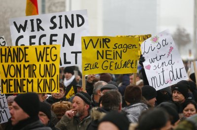 Valeväitest ärritunud meeleavaldajad 2016. aasta jaanuaris Berliinis 
