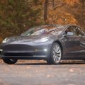 Miks mõnel Tesla autol on juhti jälgiv kaamera?