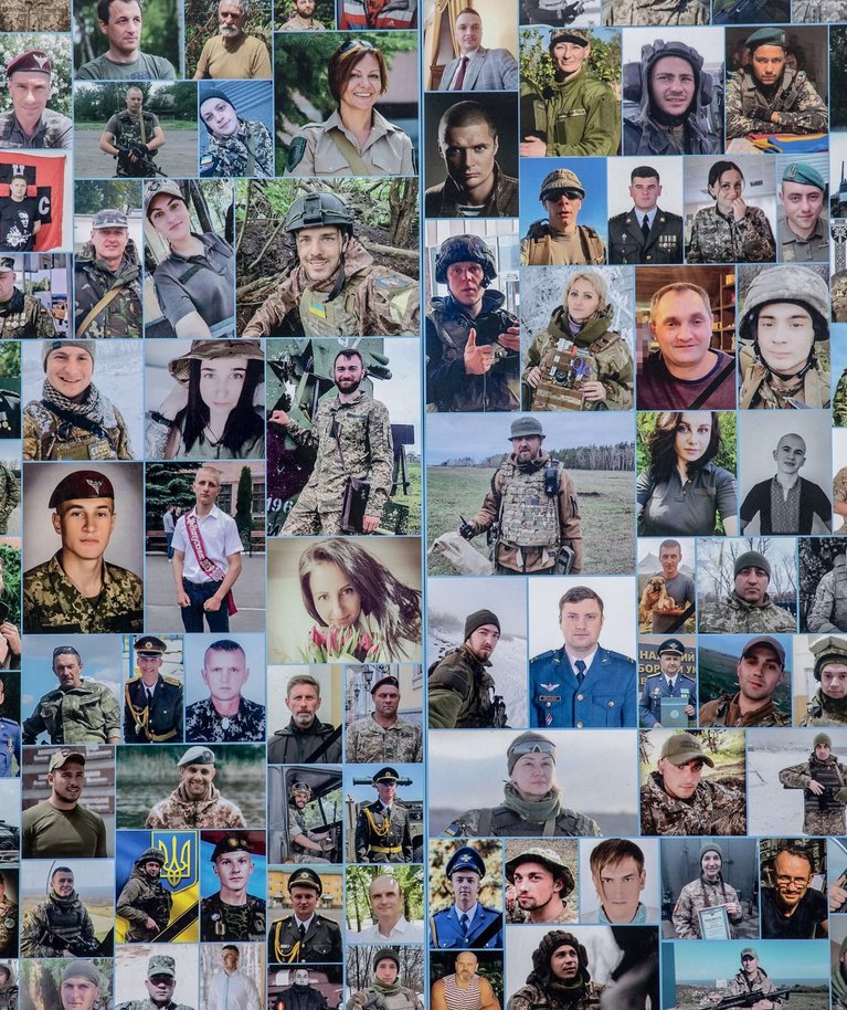 Hukkunud sõdurite näod. Ootamatult palju kohtab noorte tüdrukute pilte.