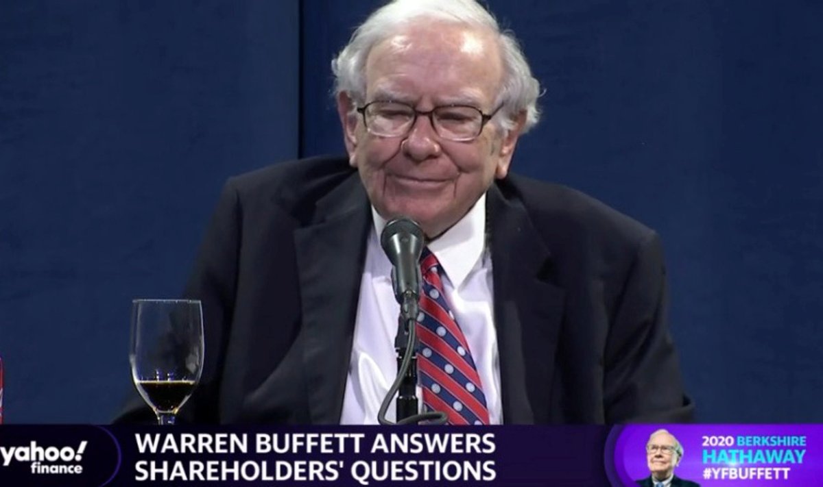 Warren Buffett aktsionäride virtuaalsel üldkoosolekul küsimustele vastamas.
