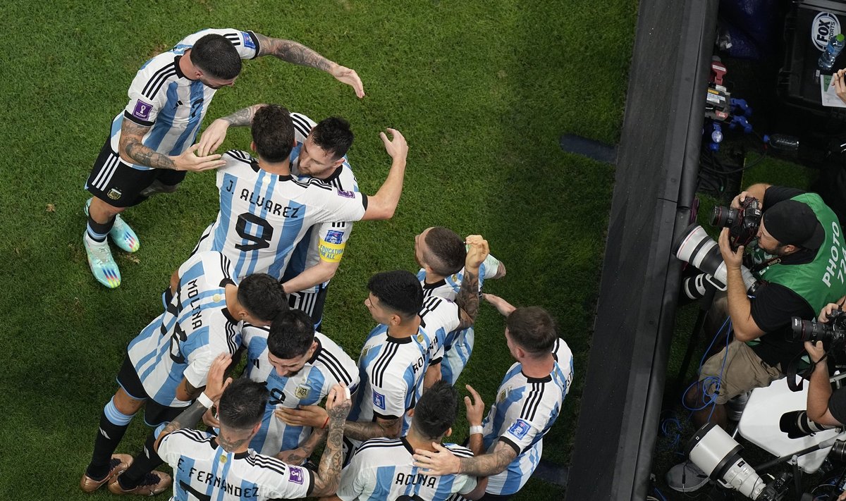 Argentina mängijad rõõmustamas