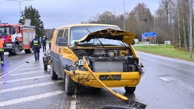 FOTOD | Viljandi külje all põrkasid kokku kaks autot