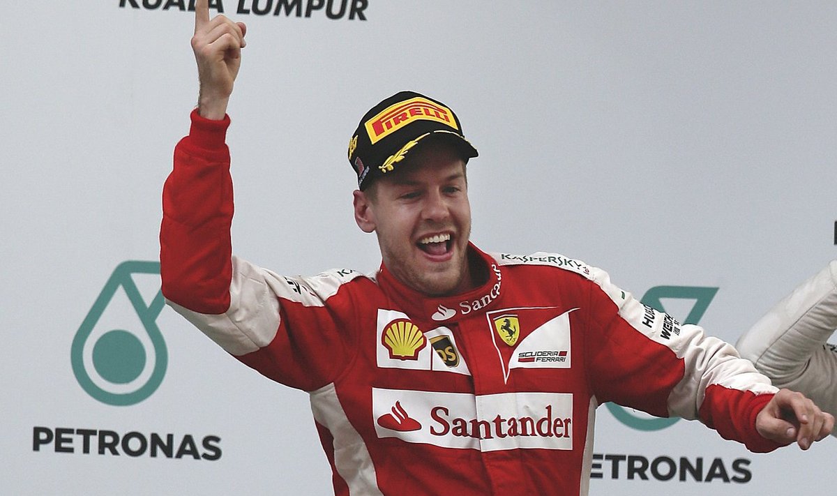 Sebastian Vettel rõõmustab esikoha üle.