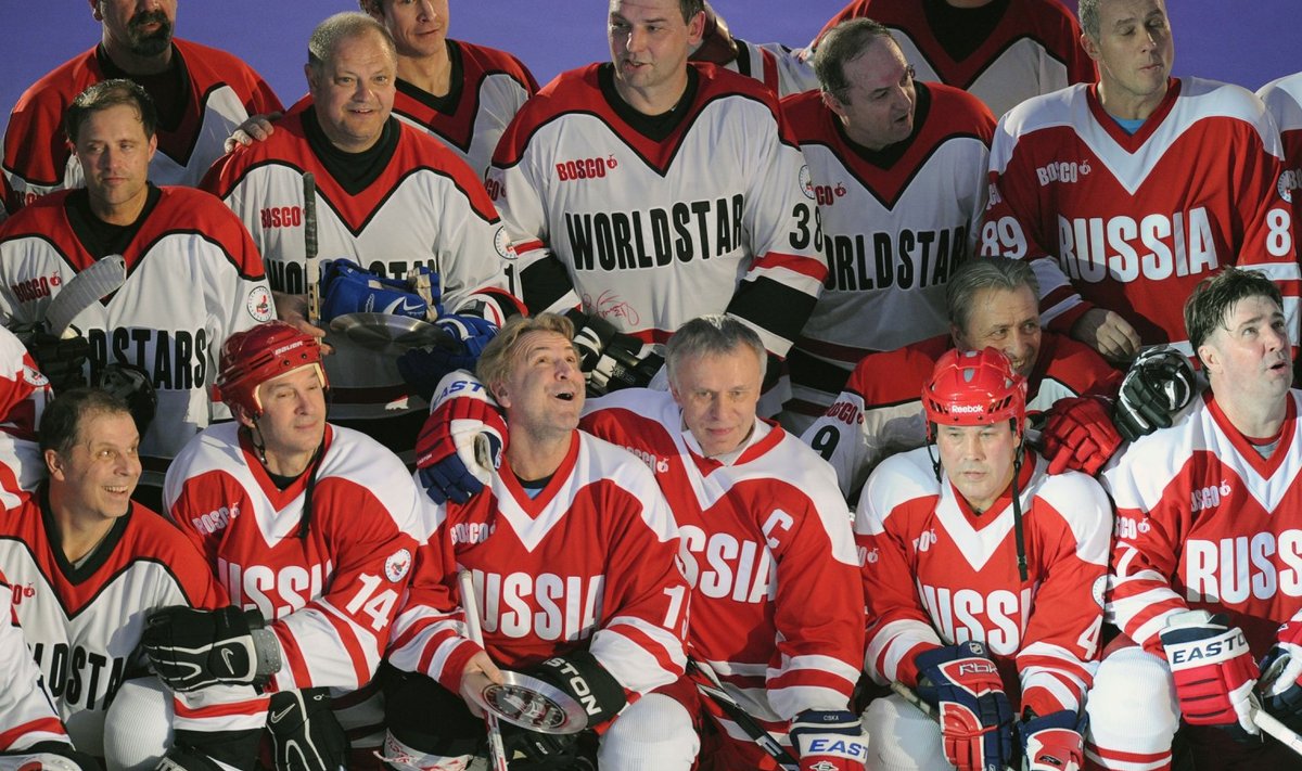 Nõukogude Liidu endised hokimehed mängus maailma staaridega. Pilt on illustratiivne