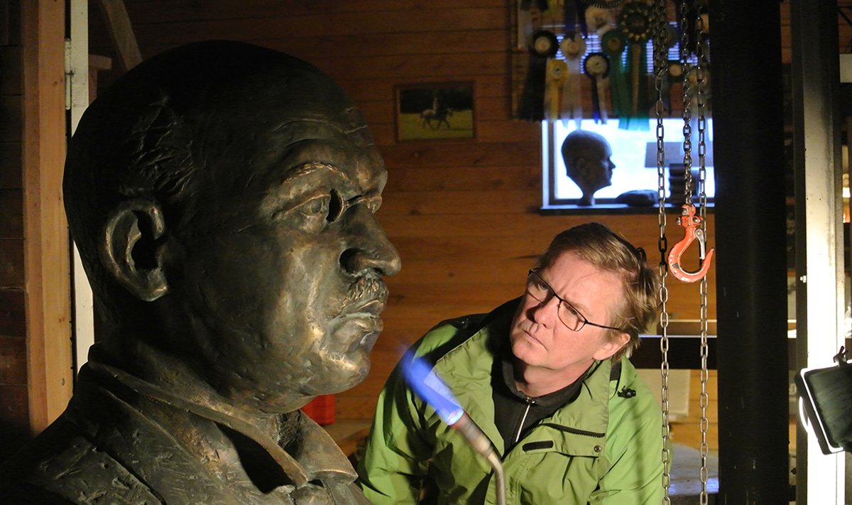 Julius Friedrich Seljamaa büst, autor Ülo Kirt. Tartu rahulepingu ühe allkirjastaja monument avatakse Sindi gümnaasiumi ees 2019. aasta 2. veebruaril.