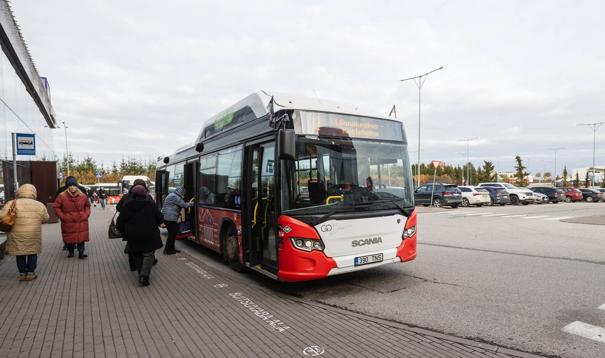 Tartu linnaliinibuss peatuses