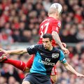 VIDEO: Van Persie tegi Liverpooli fännidel meele mõruks