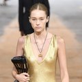 Moetoimetaja Karolin Kuusik annab nõu, kuidas kuldset värvi rõivaid ja aksessuaare stiilselt välja kanda
