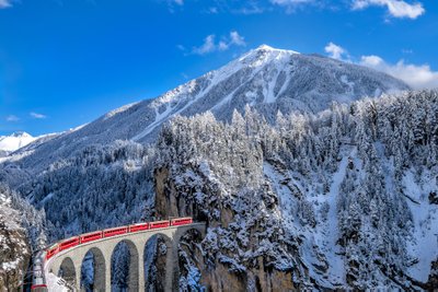 Rongisõidud Šveitsi Alpides on alati kaunite rongireiside edetabelite tipus olnud.
