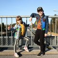 Meisterdamisnurk | Tuuni koos lastega teksatagid omanäolisteks kunstiteosteks, mida uhkusega seljas kanda 