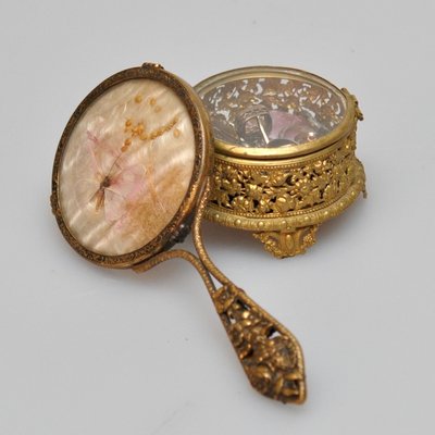 Peegel ja sõrmusetoos. Jaapanist inspireeritud – kauni libikamotiiviga kaunistatud käsipeegel koos sõrmusetoosiga. Aigrette antiigist.