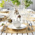ФОТО | Как сочетать столовые приборы и посуду, чтобы придать праздничному столу свежий вид