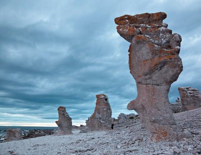 Fårö ja Gotlandi rannikul leiduvad kivisambad rauk’id on objektid, mida Gotlandi reisipiltidel enim kohtab.