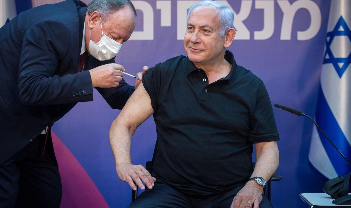Iisraeli peaminister Benjamin Netanyahu sai oma teise vaktsiinisüsti möödunud nädalal Ramat-Gani linnas telekaamerate ees. Märtsis toimuvad Iisraelis üldvalimised.